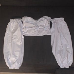 White crop top with balloon sleeves